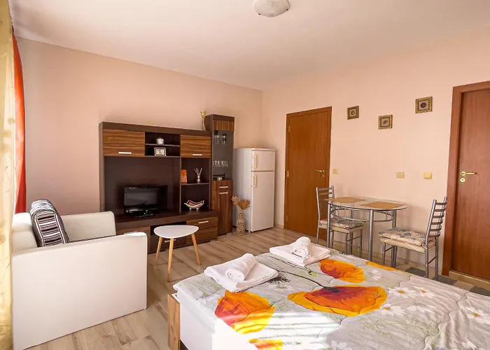 Aparthotel Complex Amphora Palace 3*