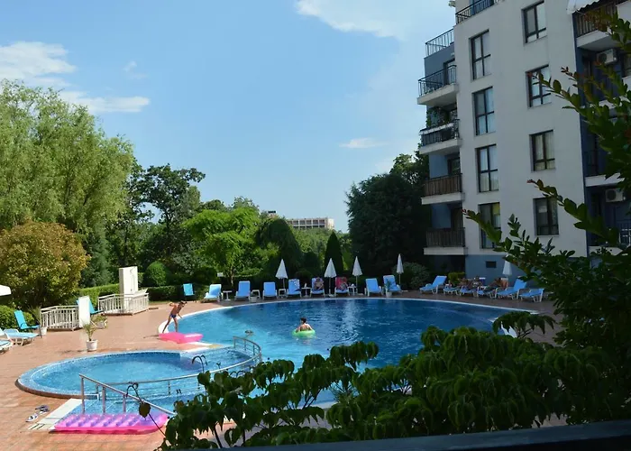 Complex Amphora Palace