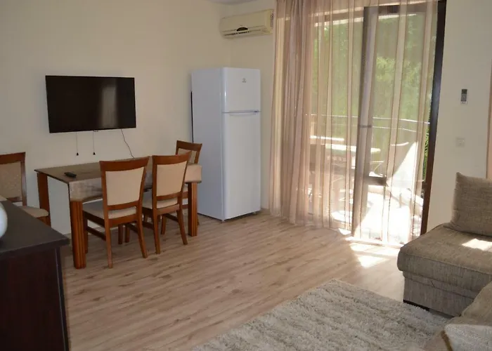 Complex Amphora Palace