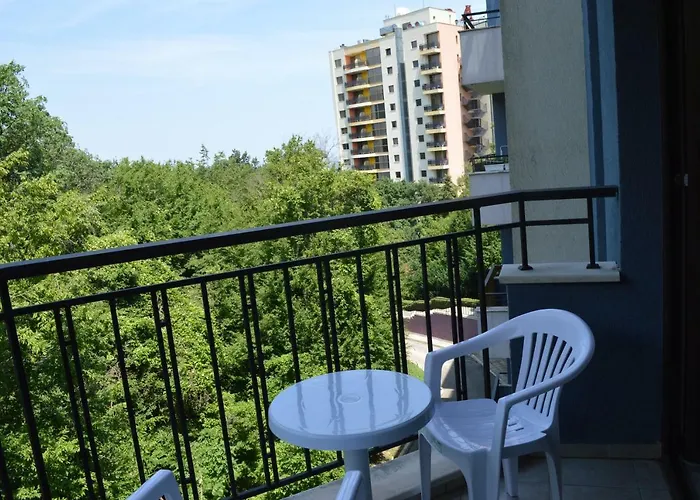 Complex Amphora Palace